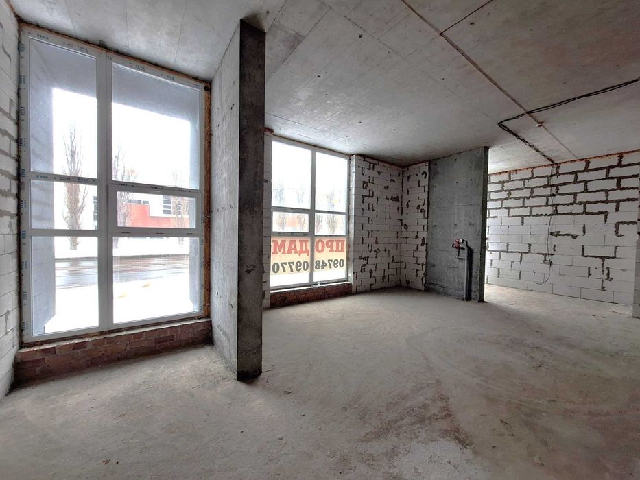 Продаж торгівельного приміщення 97,26 м² у ЖК Кристал