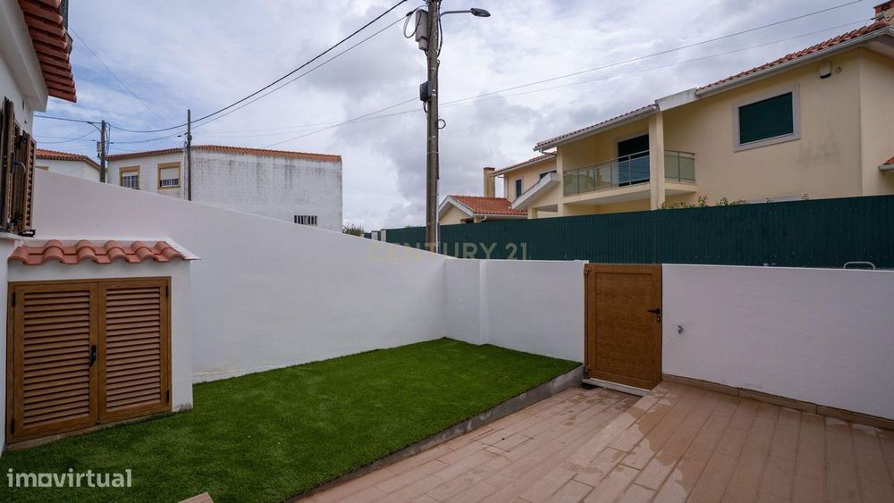 Moradia totalmente remodelada em Santa Cruz- Póvoa de Penafirme – A 5