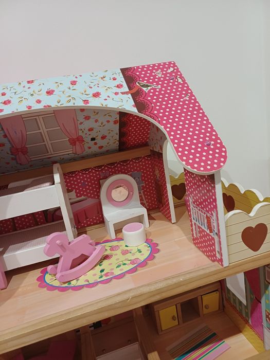 Domek dla lalek z wyposażeniem