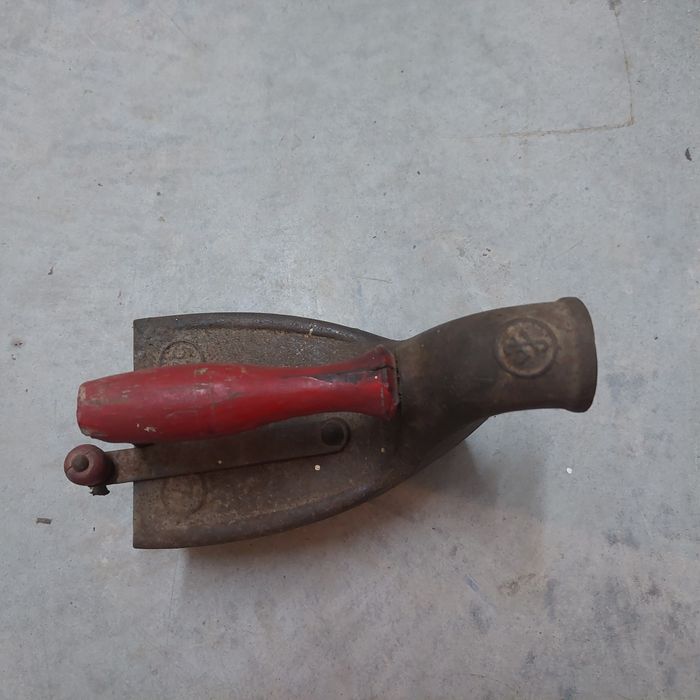 Antigo ferro de engomar.