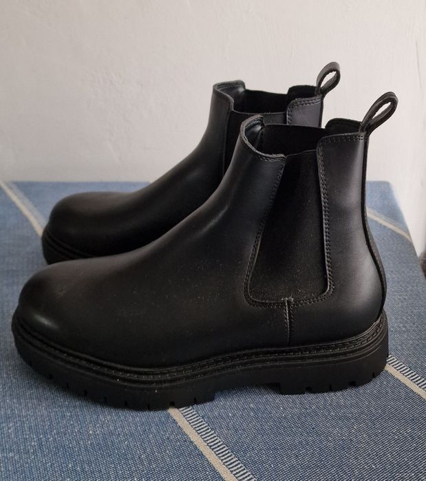 Ténis novos adidas 42 e botas novas de pele 43