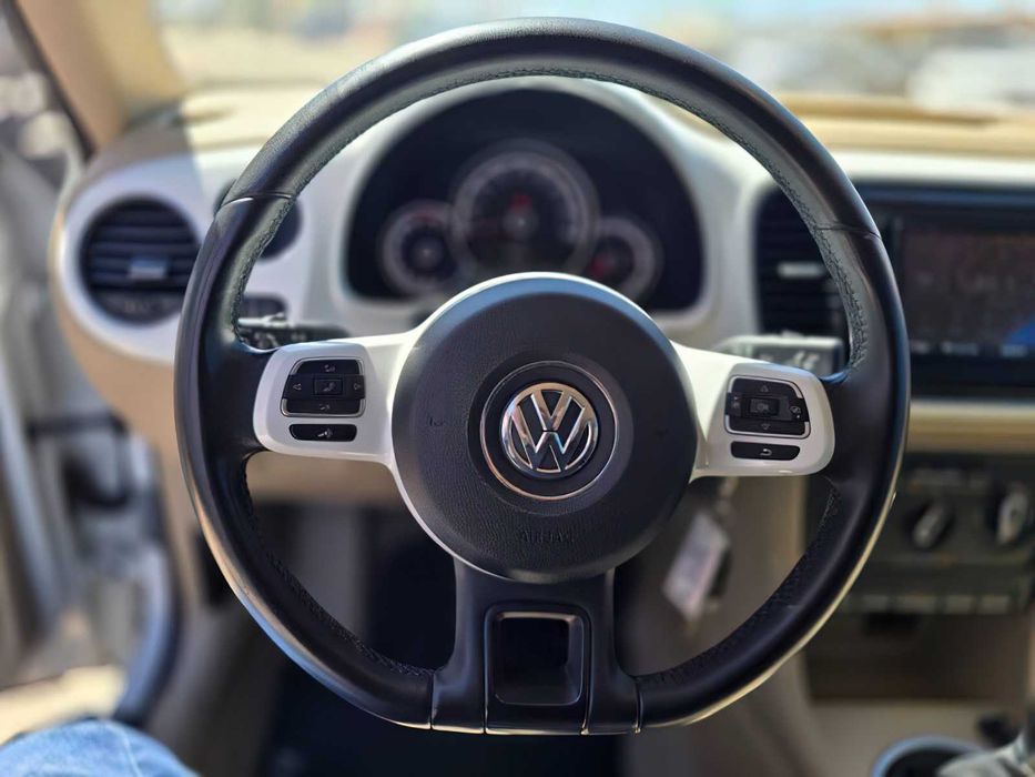 Volkswagen Beetle SE      2016
