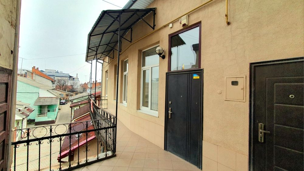 ПРОДАЖ ОФІСНОГО ПРИМІЩЕННЯ 69,1 м² в історичному центрі Мукачева