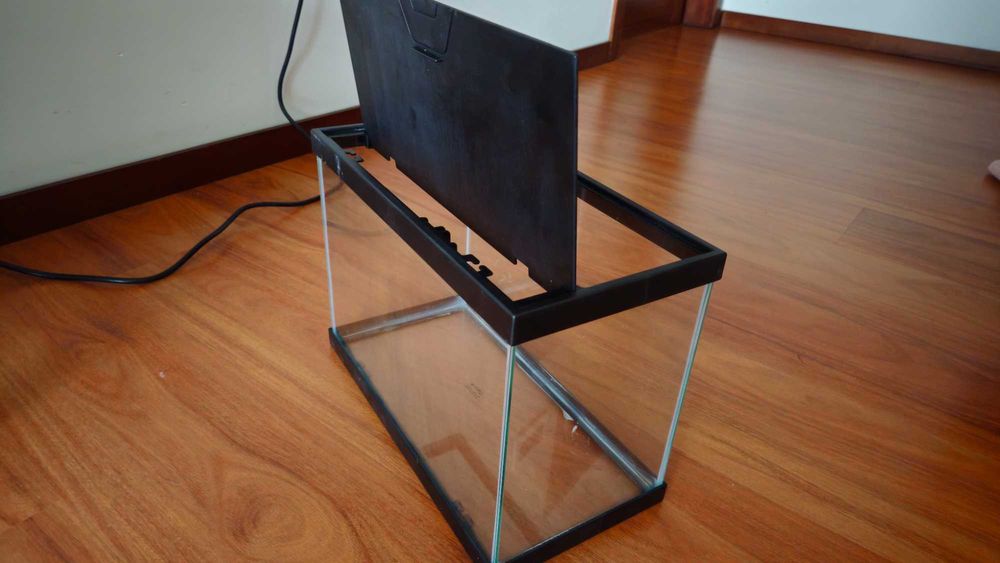 Aquário peixes de 35 CM comprimento.