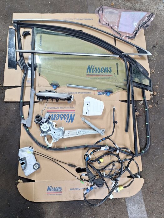 Лексус NXЗапчасти к двери