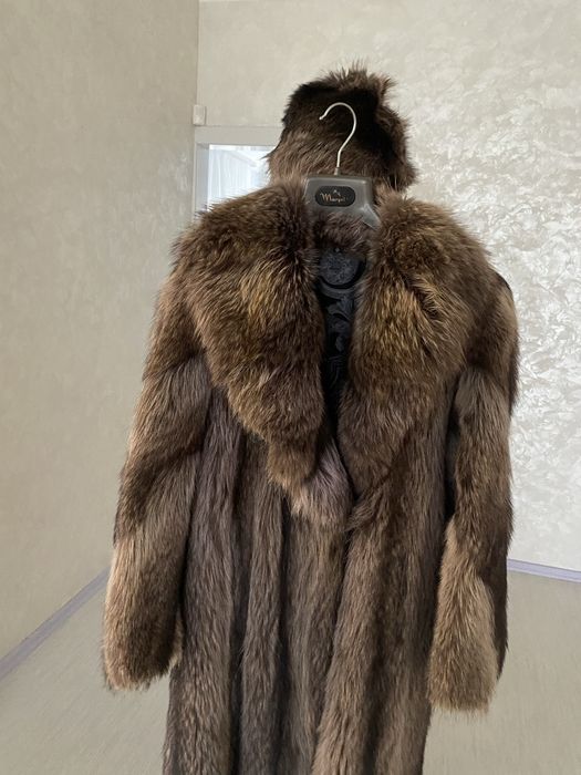 Продам шубу з хутра єнота