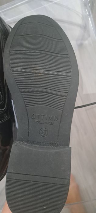 Półbuty oxfordy czarne lakierowane Ottimo CCC r.37
