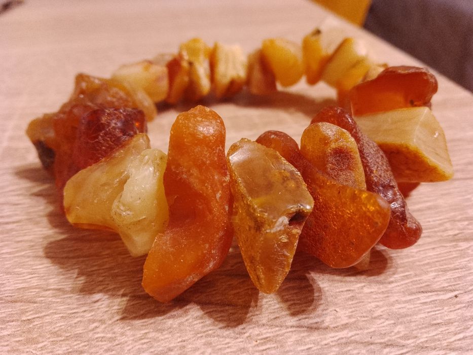 Bransoleta z bursztynu bałtyckiego