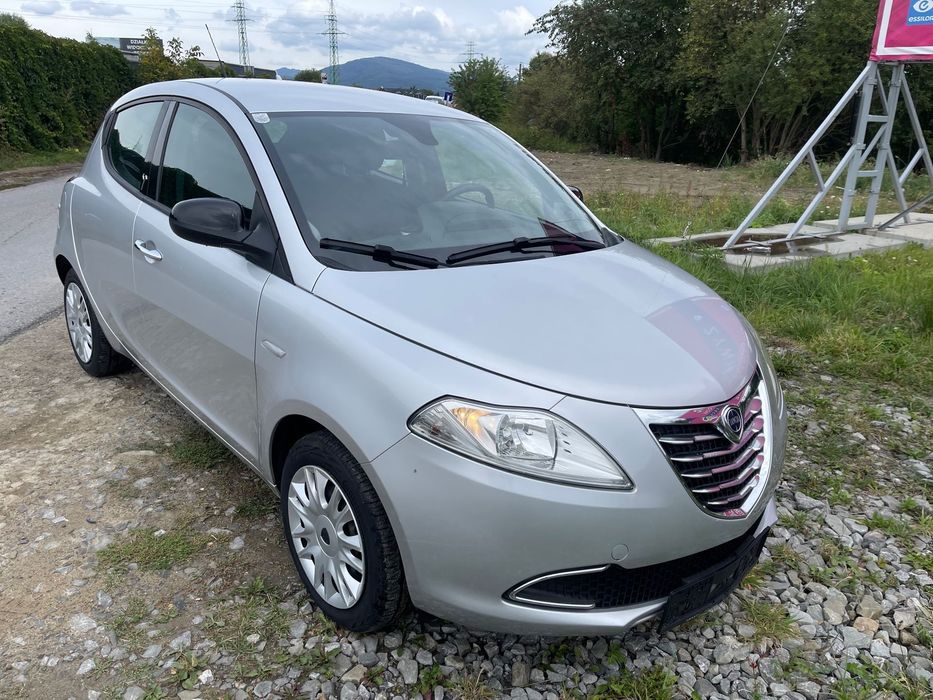 Lancia Ypsilon