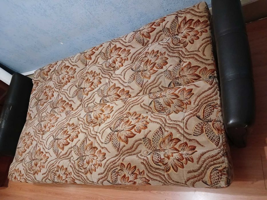 Диван - кровать, для спальні.
