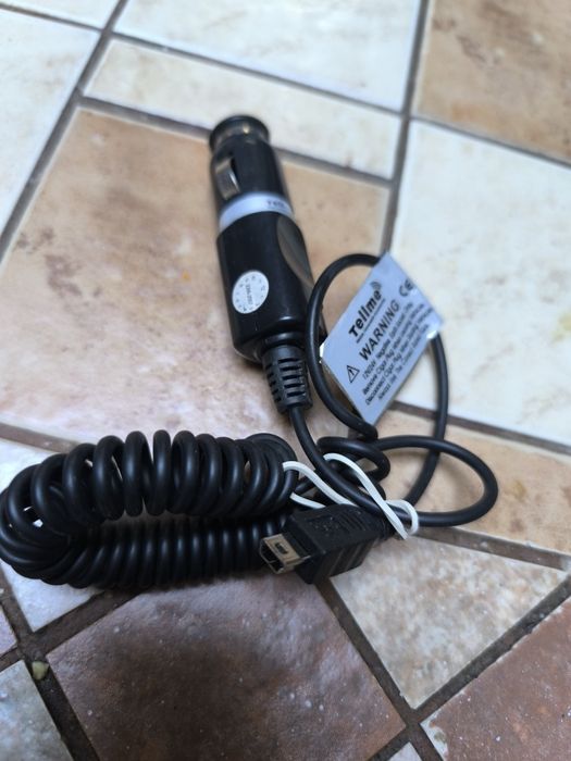 Ładowarka samochodowa