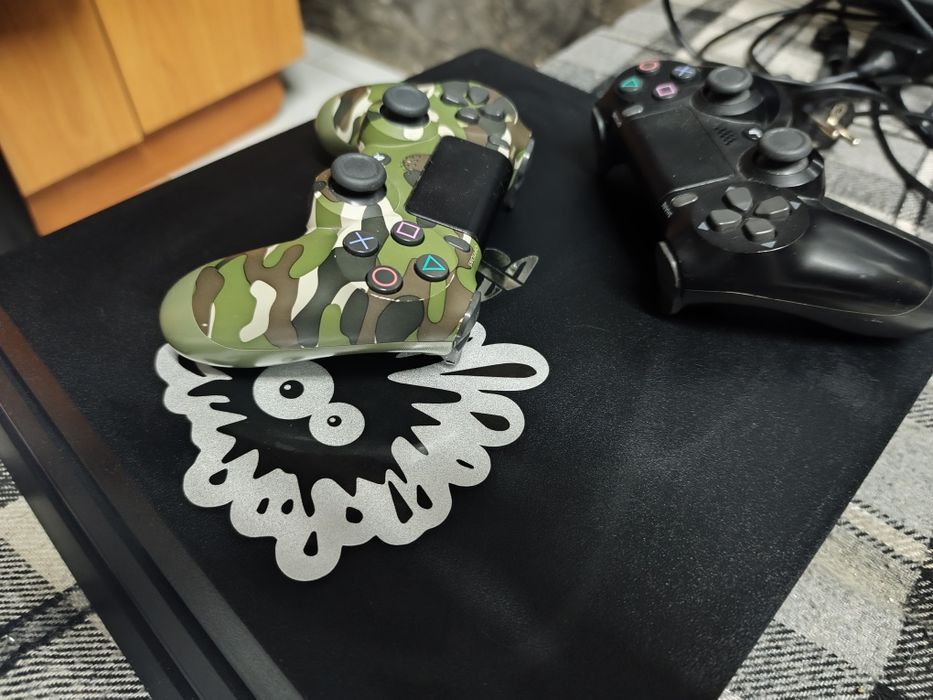 PS4Pro продаю срочно