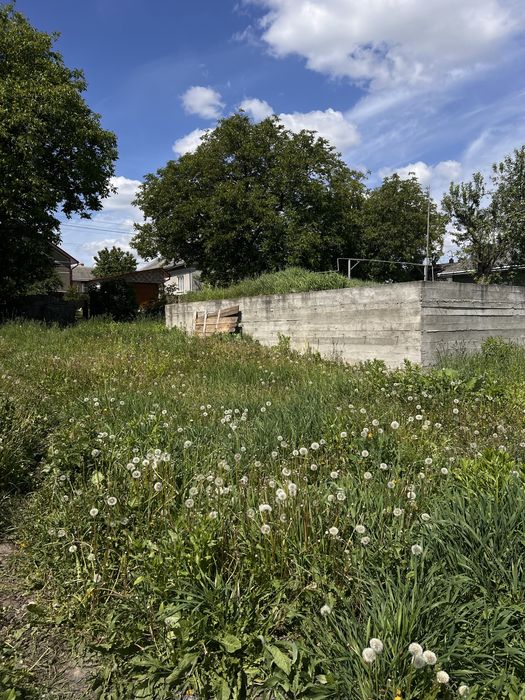 Продаж земельної ділянки з фундаментом