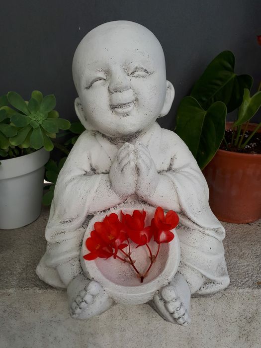 Vendo Buda de jardim.