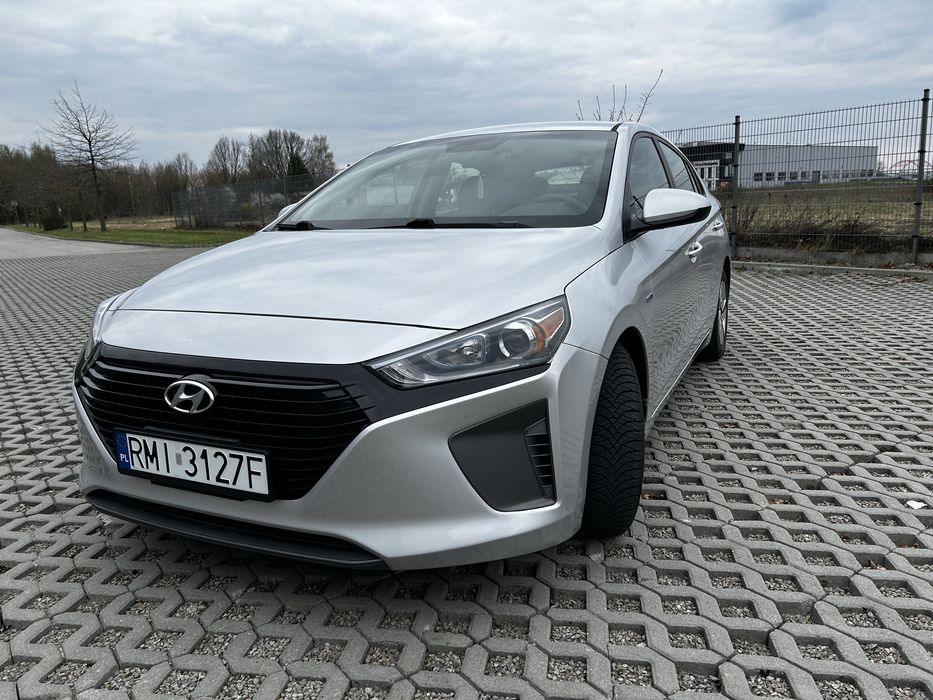 Hyundai Ioniq hybrid blue