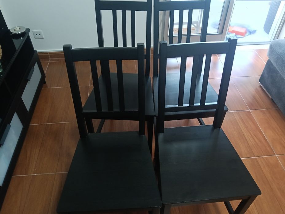Cadeiras Pretas (4 und.)