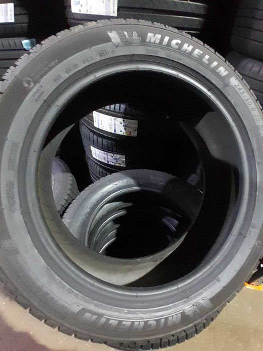 Нові зимові нешиповані шини Michelin X-Ice Snow SUV. Розмір 245/50 R20, індекс 105T XL.  У наявності 2 шт., продаж парою. Київ, можлива відправка.