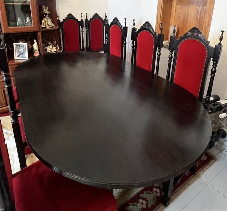 Mesa clássica + 8 cadeiras