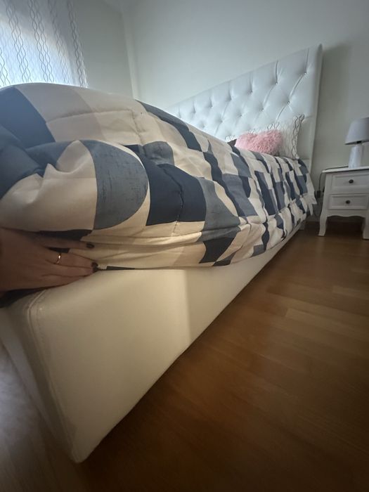 Cama (base) com cabeceira