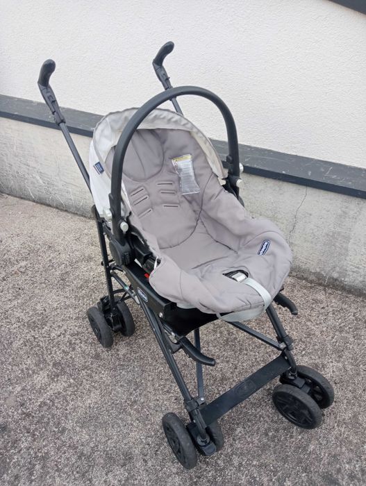 Carrinho de bebé (Trio) Chicco em bom estado