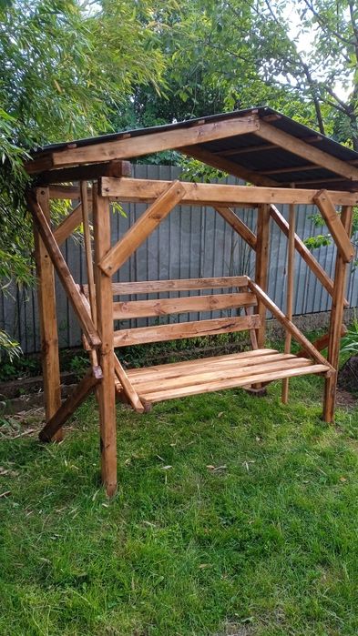 Гойдалка,альтанка,садова мебель.