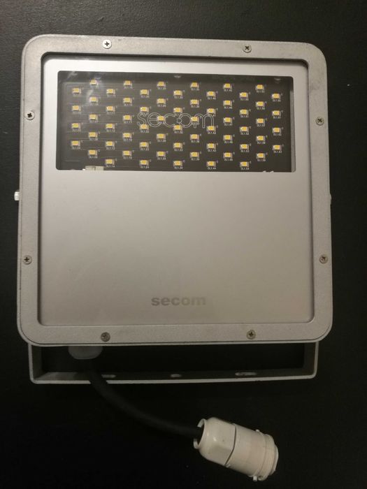 Reflektor SECOM iluminaciom
