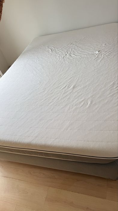 Cama e colchao usados