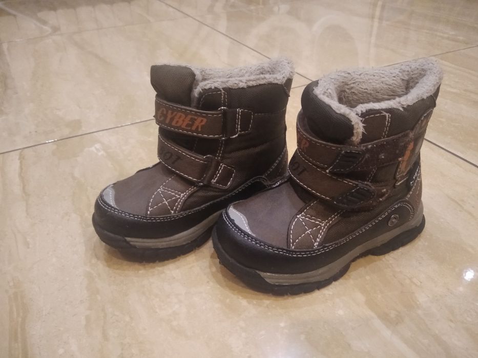Buty zimowe, śniegowce r. 21