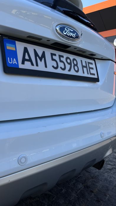 Продам білий кроссовер Ford Kuga