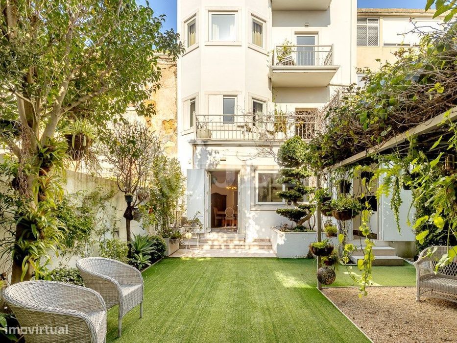 Moradia T5 com jardim e vista rio, na Lapa, em Lisboa