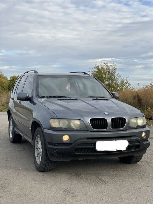 В продажі BMW X5 E53