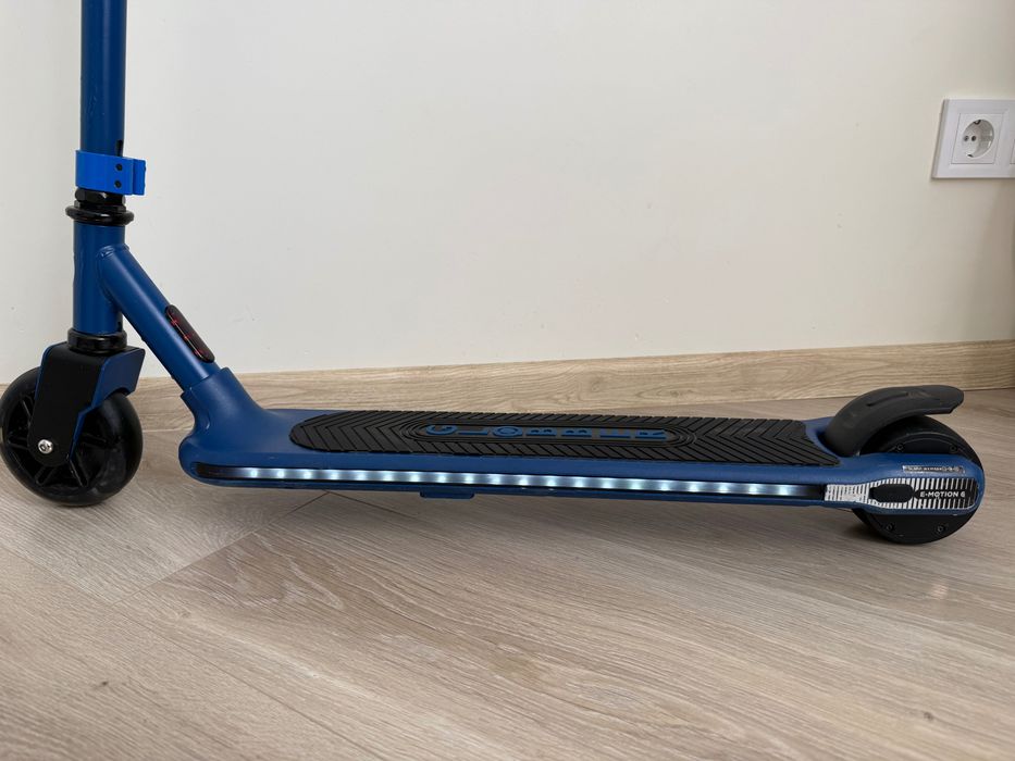 Самокат Globber E-motion 6 синій з підсвічуванням