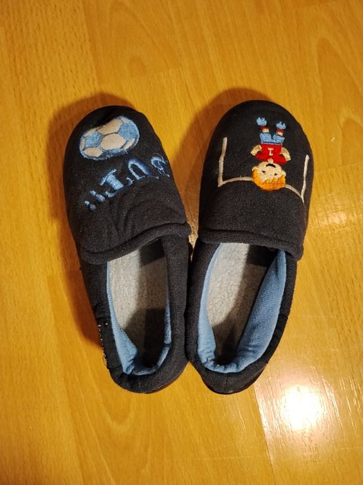 Kapcie i trampki 29 zestaw