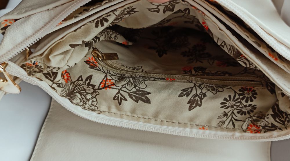 Torebka listonoszka kremowa