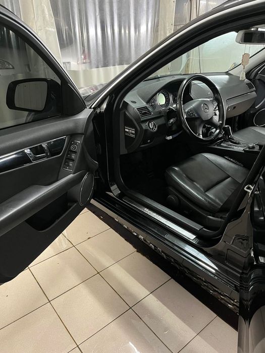 Мерседес c клас в гарному стані