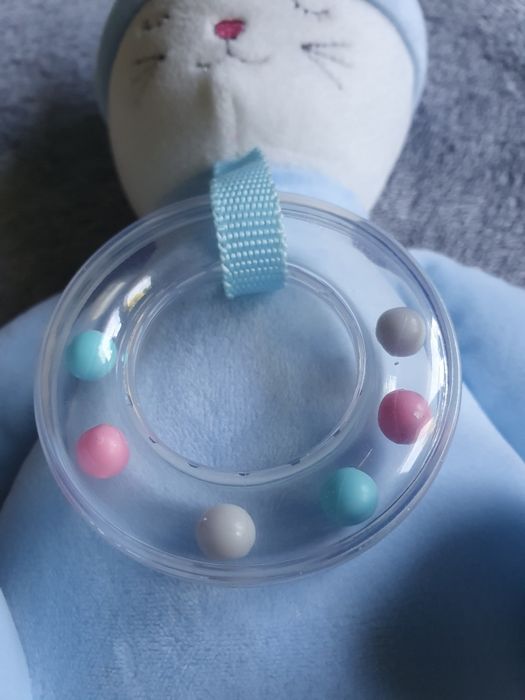 Pozytywka Tulilo miś kotek błękitny z grzechotką jak nowa 22cm