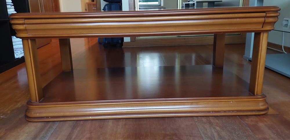 Mesa de Centro em Madeira Maciça