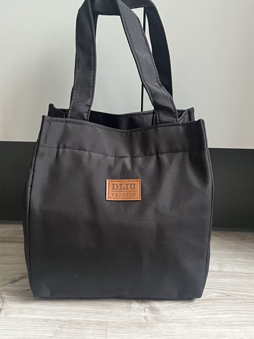 torba termiczna na lunch ma wymiary 23x19x13 cm,