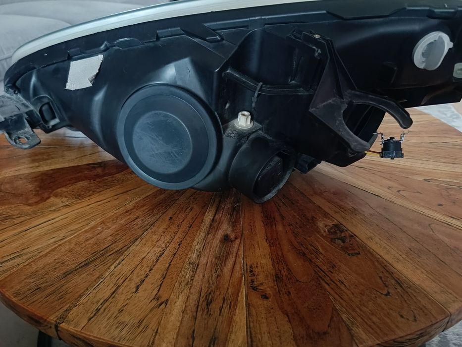 Sprzedam lampę prawy przód citroen C4 Picasso lift
