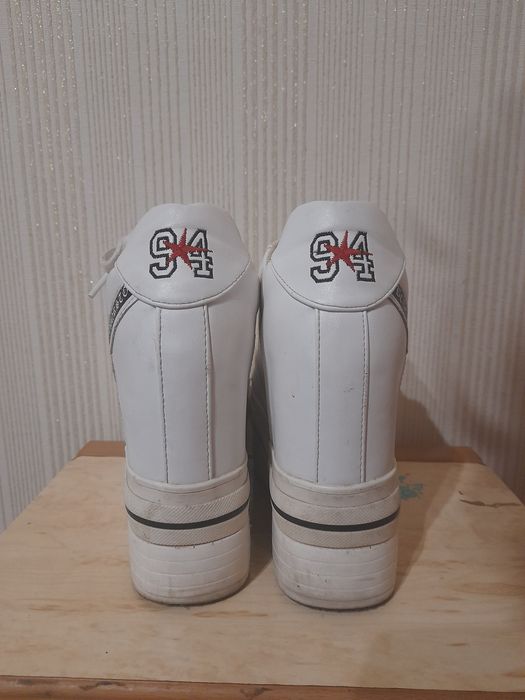 Продам жіночі кросівки на високій платформі, танкетці, 38 розмір