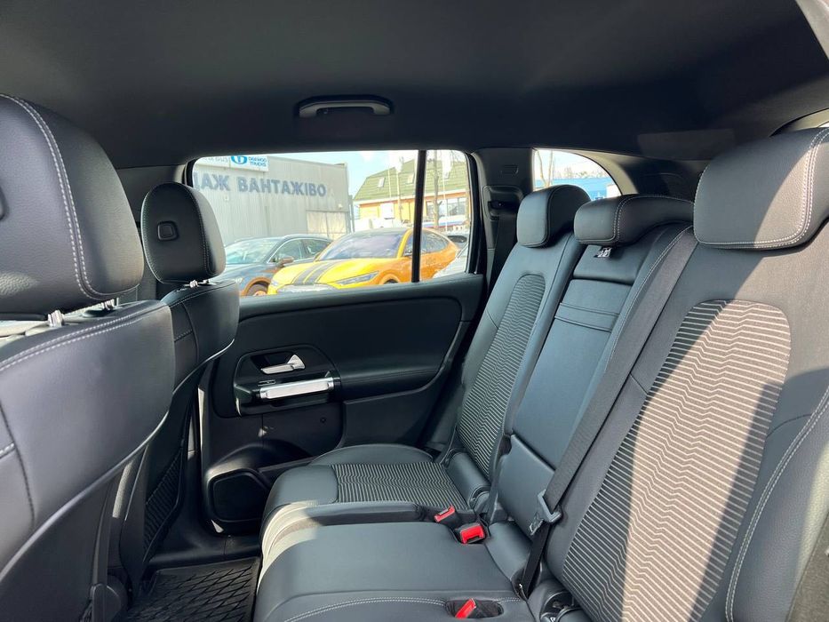 Mercedes-Benz EQB 250 2022 (модельний 2023) • 7 місць • Електро • До 420 км