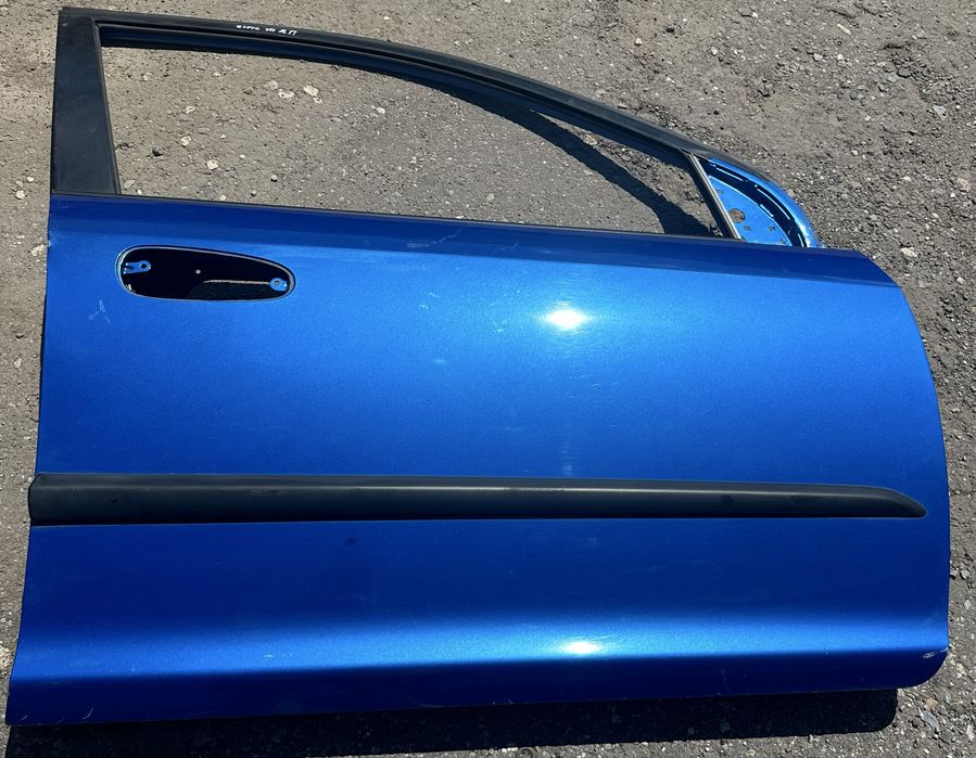 Дверка передня права Honda Civic VII EU