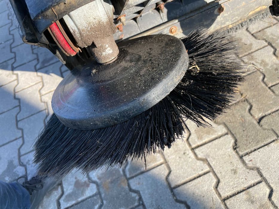 Zamiatarka spalinowa KARCHER KM75/40 W , DEFEKT