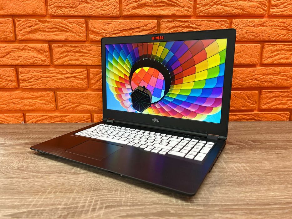 Ноутбук 15.6" Fujitsu LifeBook E757 (1920х1080) IPS/i5-6200U,8, 256 m2