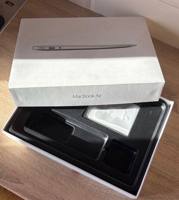 MacBook Air 8GB/128GB (13-inch, 2017), стан майже ідеал