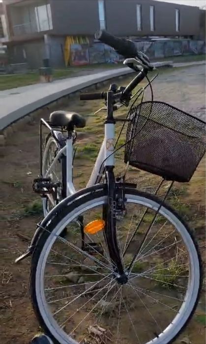 Vendo bicicleta branca feminina
