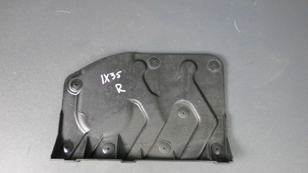 Hyundai IX35 1.7 CRDI osłona boczna silnika prawa