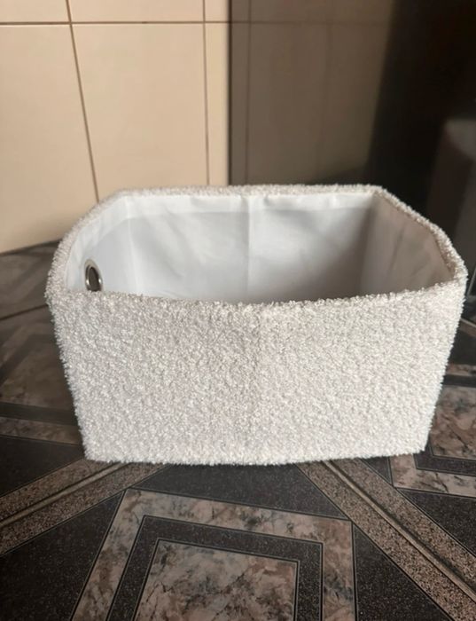 Białe pudełko pluszowe  do przechowywania