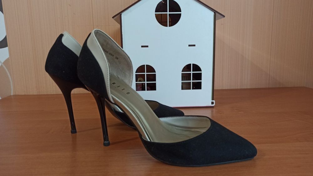 Туфли-лодочки на шпильке