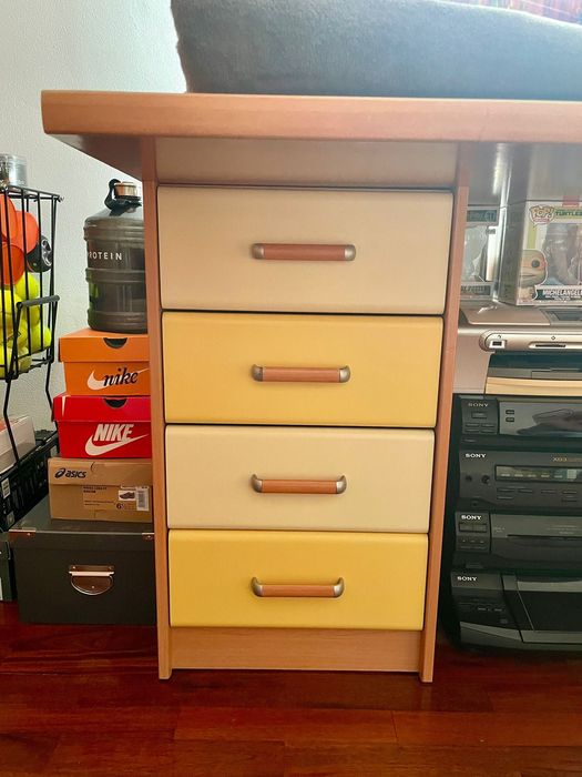 Secretária com arrumação